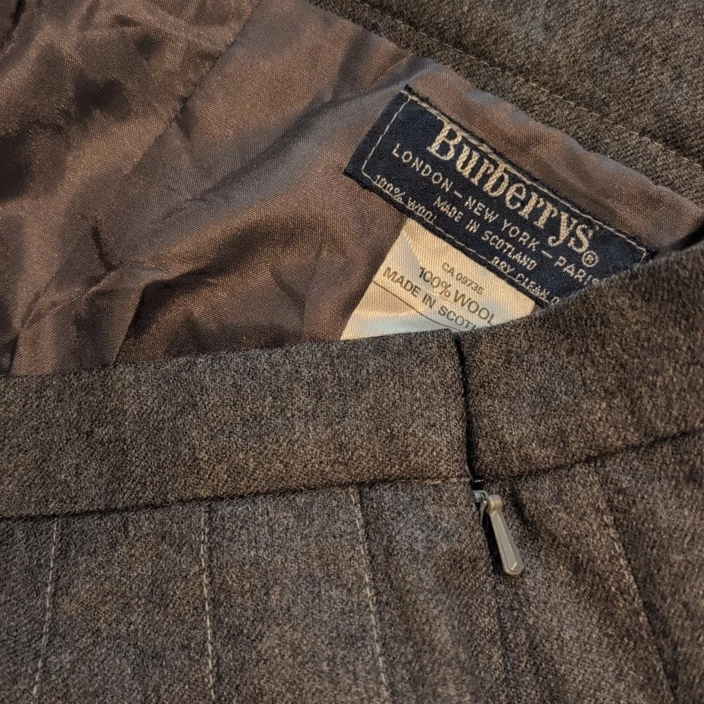 Mint Condition Vintage 80s Burberry Gray Wool Pleated Skirt - Picture 3 of 5